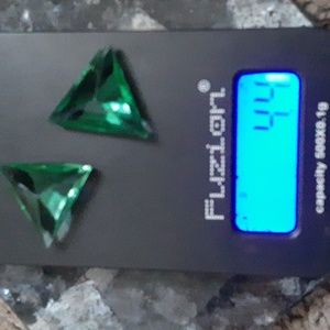 2 solitaire  total 4.4 grams peridot